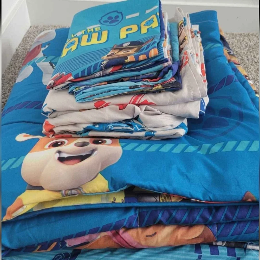 Paw Patrol Full reversible Comforter, Fitted Sheet, Flat Sheet, 2 Pillowcases,